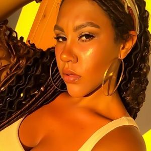 Meet your Posher, Jasmine